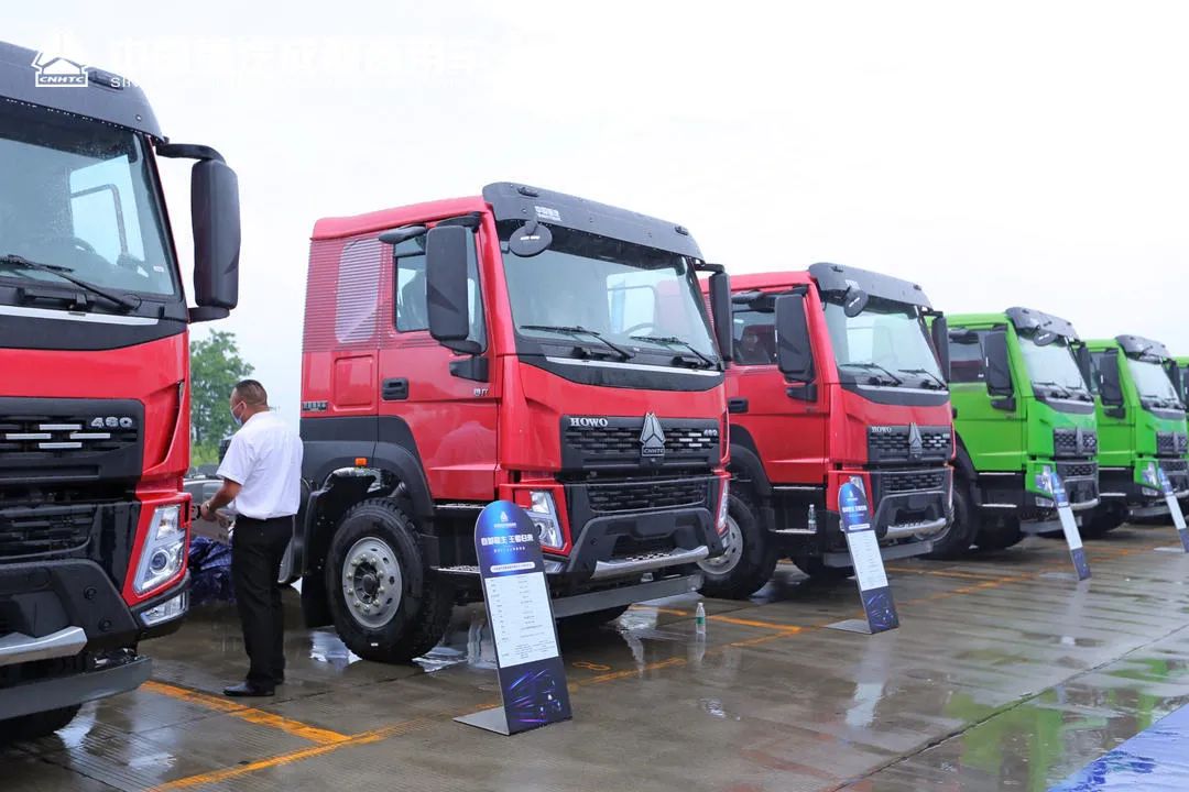 售價(jià)32.68萬(wàn)元起！“黑科技”加持！豪沃V7-X自卸車(chē)“王者歸來(lái)”