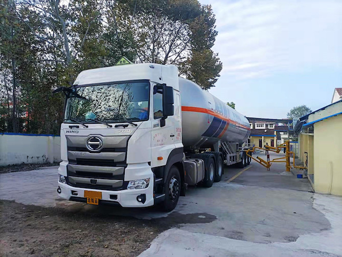 經(jīng)濟(jì)又安全！高師傅：危化品運(yùn)輸廣汽日野跑得 “最漂亮”！