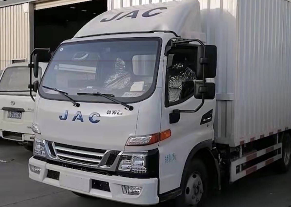 尹老板：買江淮新能源輕卡，無論油價多高，對我都沒有絲毫影響