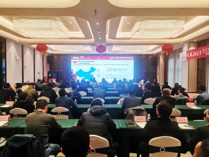 聚市場 強(qiáng)渠道 抓路徑——北奔重汽魯豫大區(qū)商務(wù)年會喜獲700臺訂單