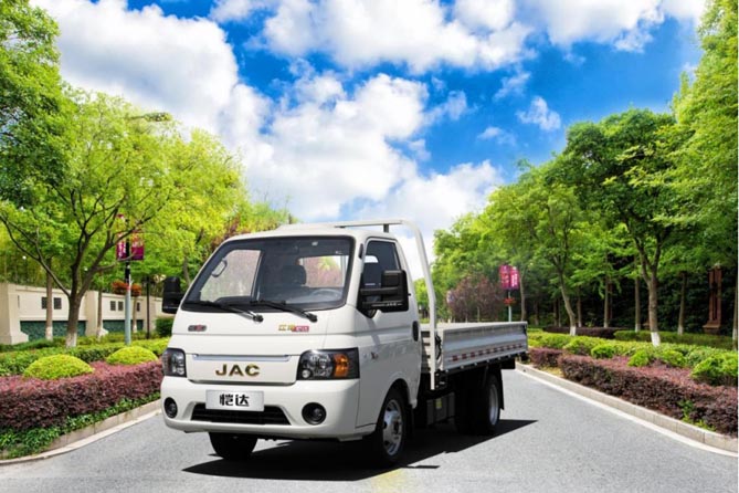 小巧靈活、更好上手，江淮1卡愷達高端自動擋轎卡對女性非常友好！