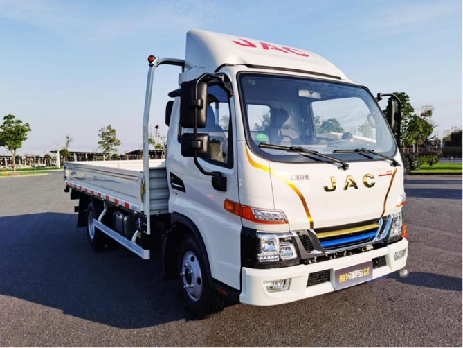 快遞網(wǎng)點(diǎn)配送忙 他換江淮1卡駿鈴聚寶盆上綠牌通行順、更省油！