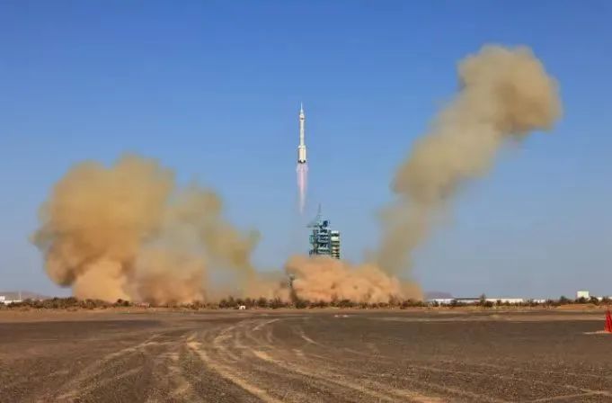 神舟十七號載人飛船成功發射！北奔全程護航！