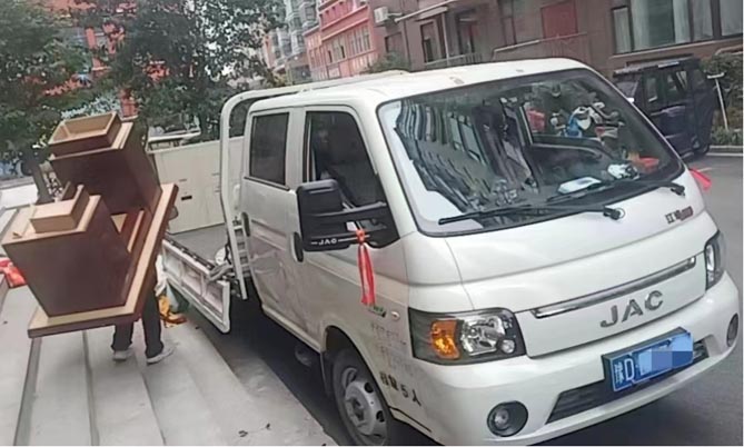 從事搬家行業20年 他選江淮1卡愷達雙排小卡服務周到有特色