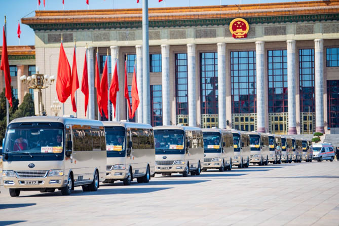 以切實(shí)行動(dòng)回應(yīng)熱議話題，宇通唱響兩會(huì)“回響曲”