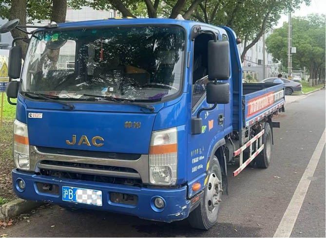 上海奉賢何師傅： 開江淮1卡帥鈴，啃下家具運輸這塊最難啃的“硬骨頭”