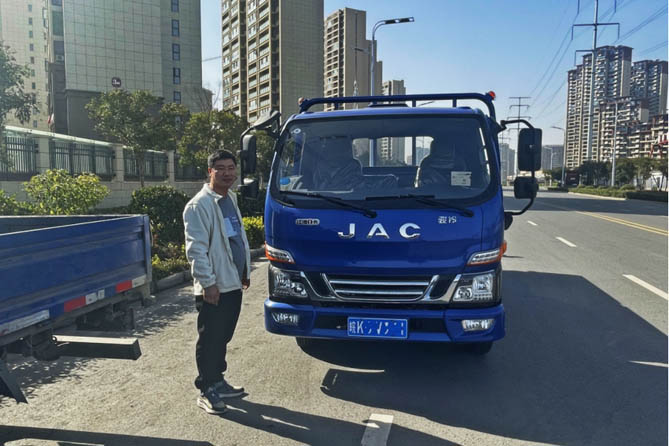 專注建筑材料運輸，阜陽朱老板與江淮1卡駿鈴V5走出一條陽光大道