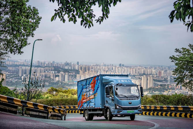 真場景、真數(shù)據(jù)、真實力！宇通新能源商用車山地性能挑戰(zhàn)首戰(zhàn)告捷