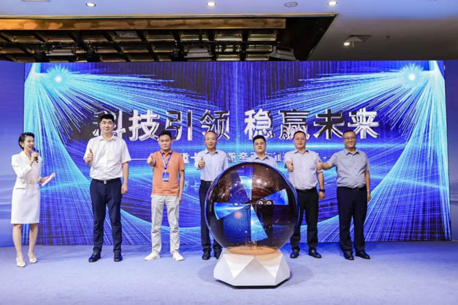 刷新純電重卡續(xù)航新高度，宇通600度純電牽引車新品上市！