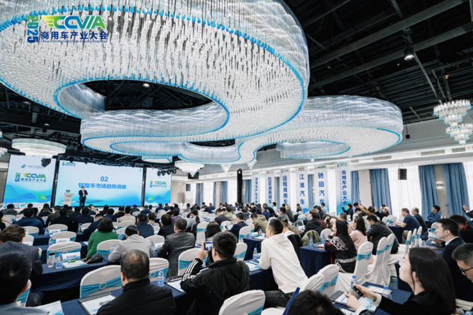 【有卡有料】江淮1卡重磅亮相2025商用車產(chǎn)業(yè)大會(huì)