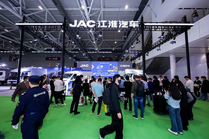 【有卡有料】四車齊發(fā)，“鵬城”萬里！江淮1卡攜多款產(chǎn)品亮相2025深圳國際商用車生態(tài)博覽會(huì)