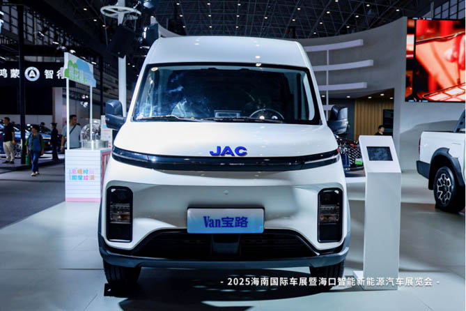 Van寶路亮相2025海南車展 引領綠色物流新未來