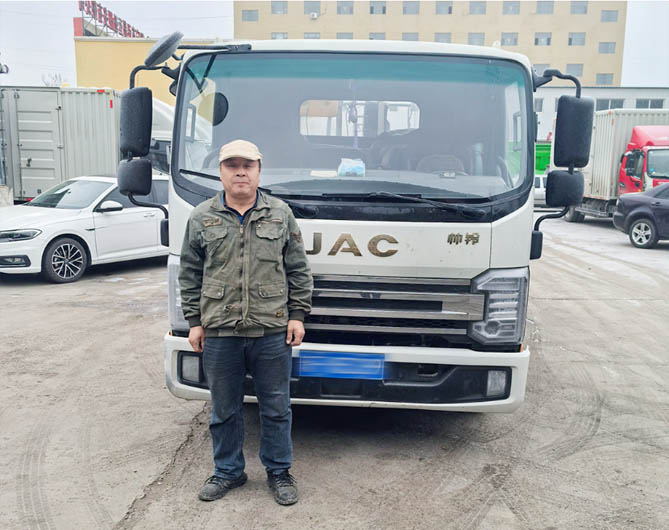 【周六有老友】十年逐花釀蜜路，江淮1卡帥鈴助力新疆蜂農的甜蜜事業