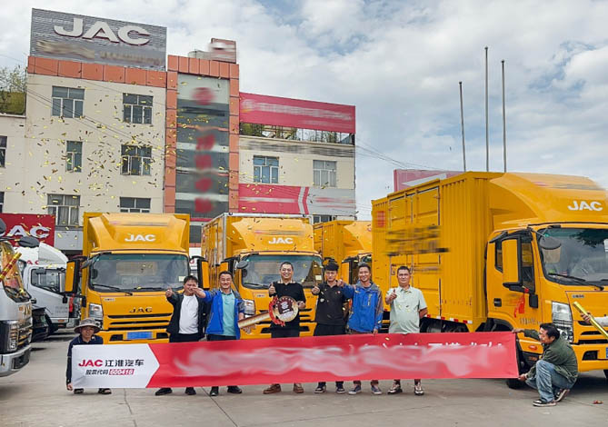 江淮1卡帥鈴百臺大單陸續(xù)交付 為西南運輸提效