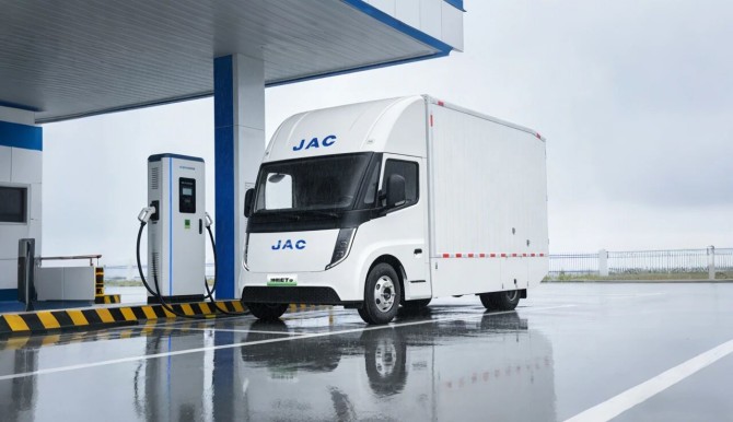 江淮1卡坤鵬ET9：馬年創(chuàng)富路上的“千里馬”